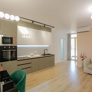 Miku Apartment-spectacular 1bd At Komuna E Parisit Apartment