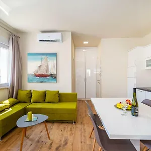 https://idassa-family-house.hotelinzadar.com